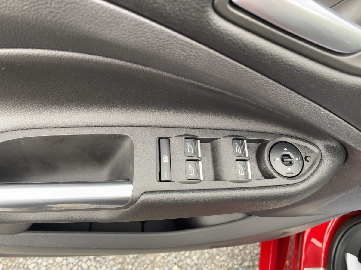 Ford Kuga 1.5 EcoBoost ST-Line AHK*LED*NAVI*PANO*SHZ