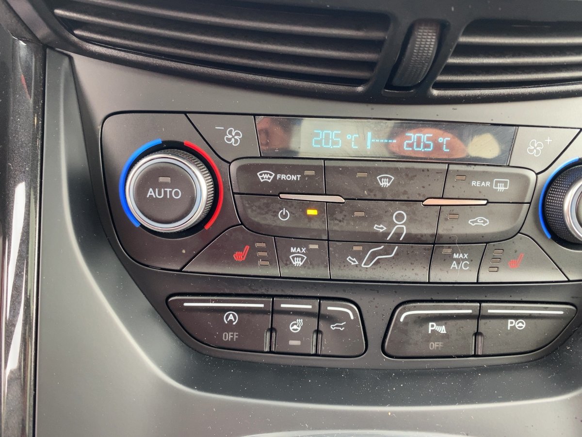 Ford Kuga 1.5 EcoBoost ST-Line AHK*LED*NAVI*PANO*SHZ