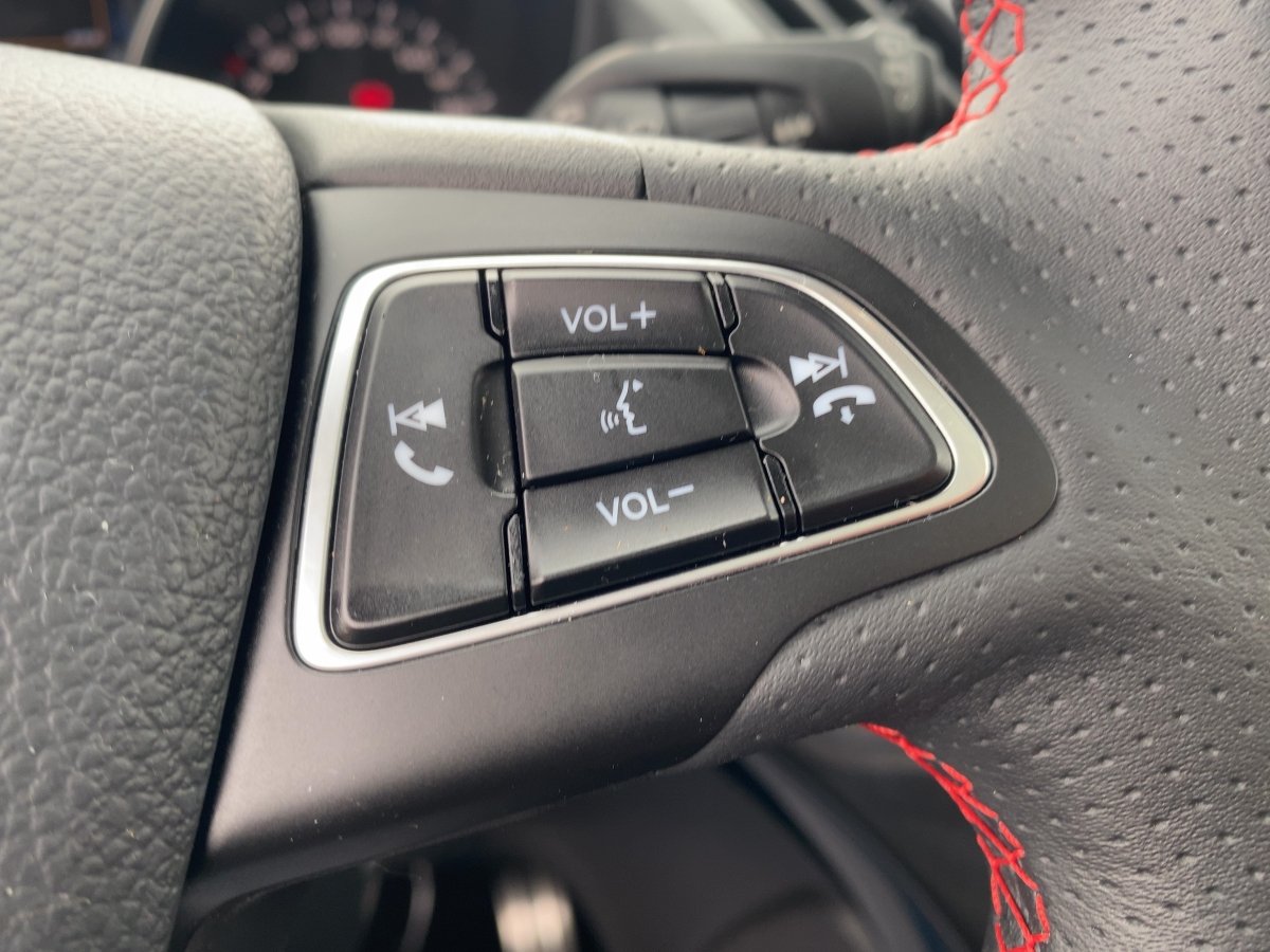 Ford Kuga 1.5 EcoBoost ST-Line AHK*LED*NAVI*PANO*SHZ