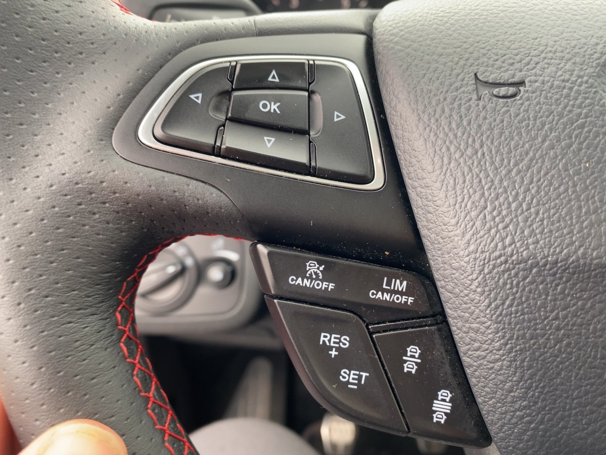 Ford Kuga 1.5 EcoBoost ST-Line AHK*LED*NAVI*PANO*SHZ