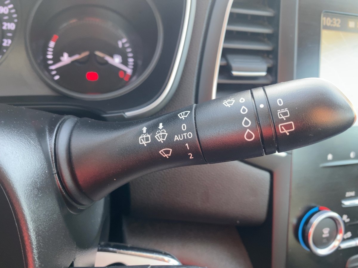 Renault Megane IV Grandtour 1.2 TCe 100 Energy Play LED