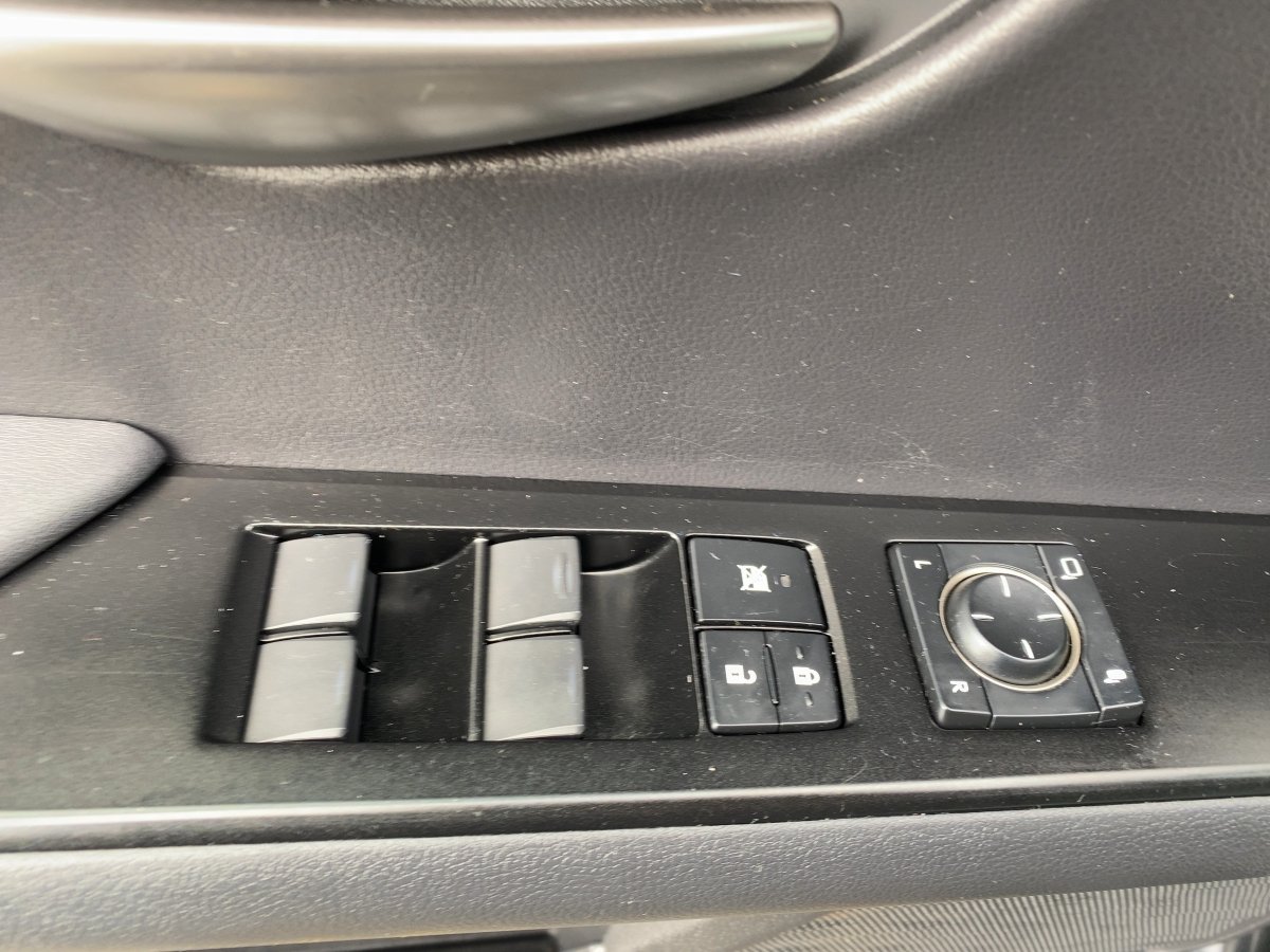 Lexus UX 250 h 250h Launch Edition CAM*LED*NAVI*SHZ*LM