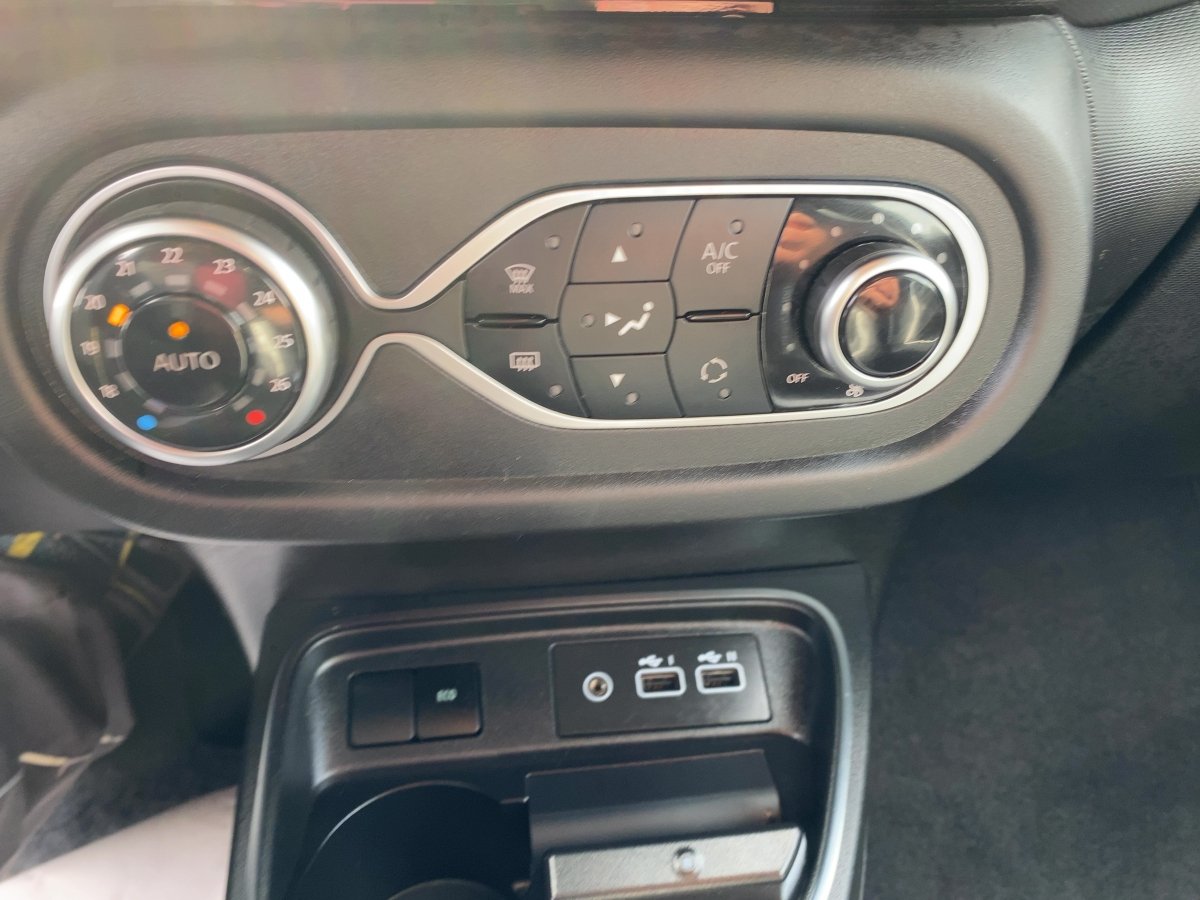 Renault Twingo  Techno Electric CAM*NAVI*SHZ*LM*PDC