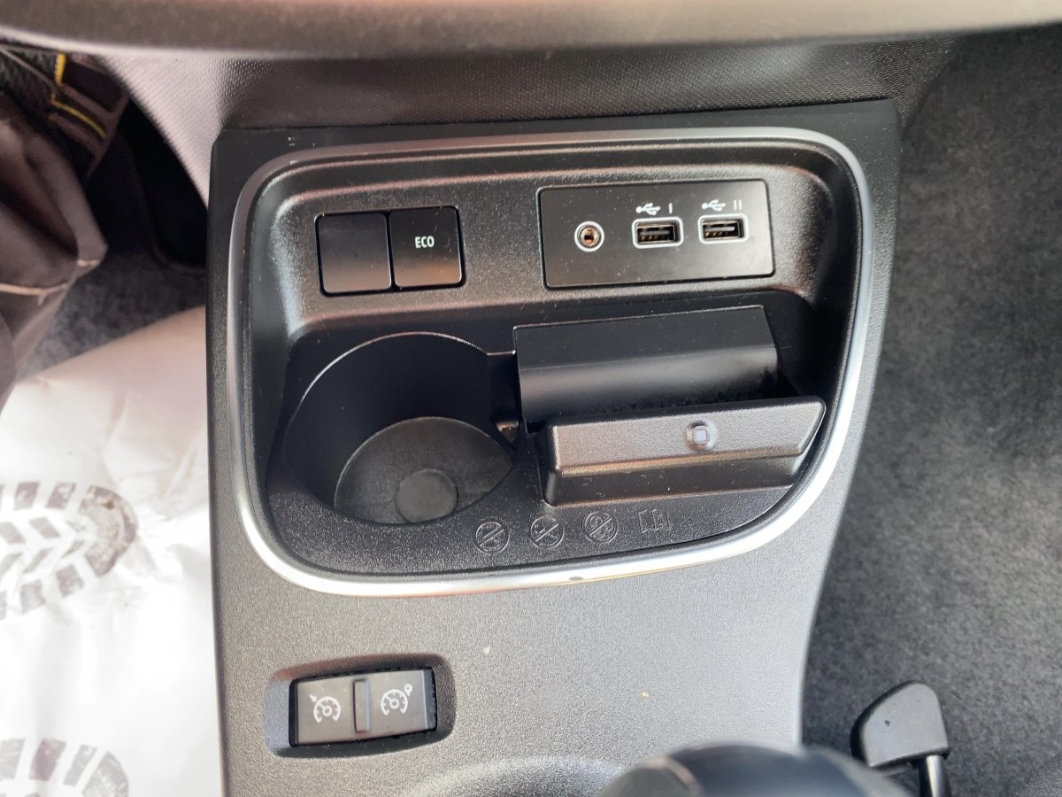 Renault Twingo  Techno Electric CAM*NAVI*SHZ*LM*PDC
