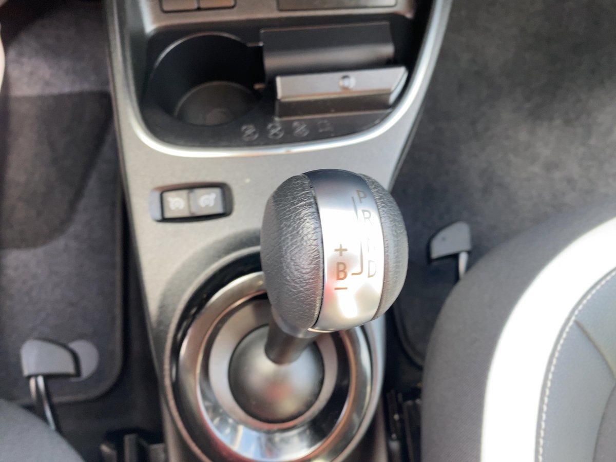 Renault Twingo  Techno Electric CAM*NAVI*SHZ*LM*PDC