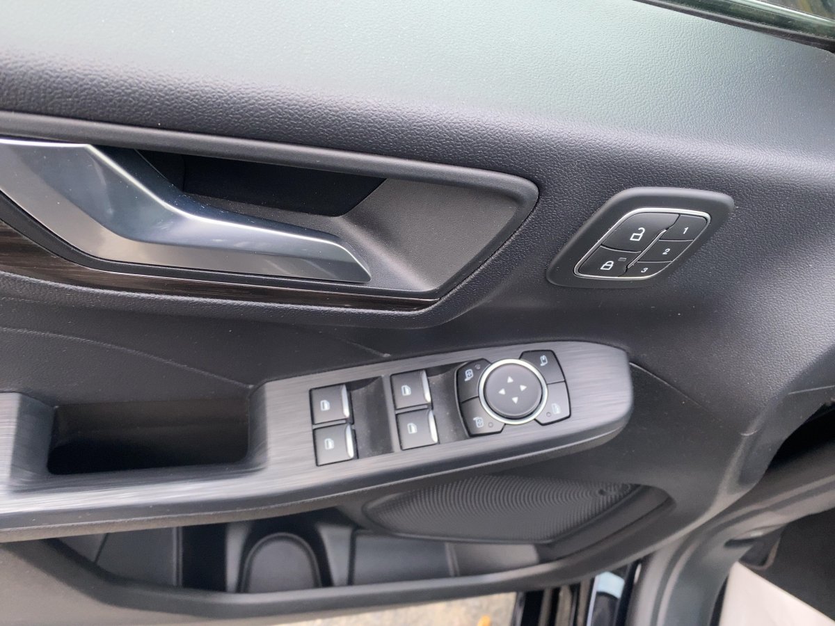 Ford Kuga 1.5 EcoBoost Vignale CAM*LED*NAVI*SHZ