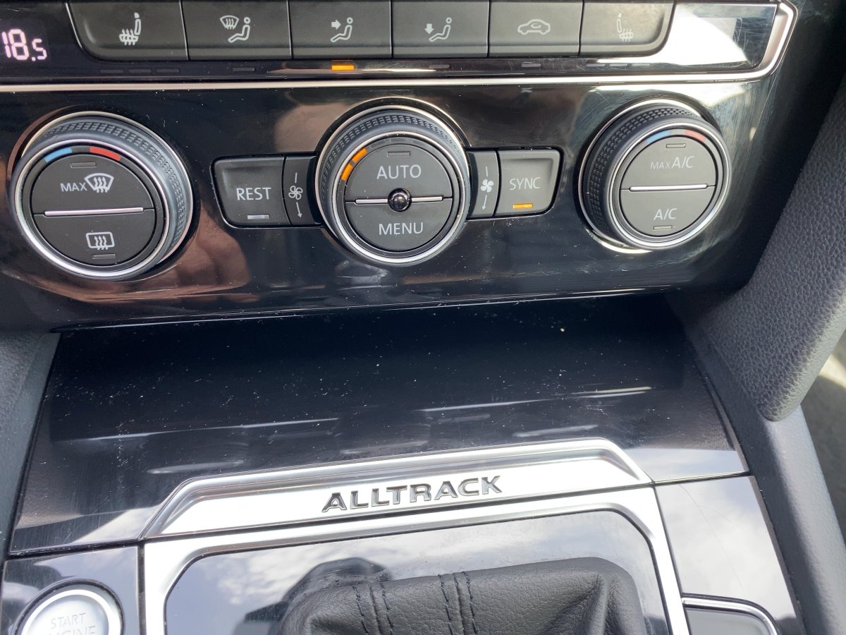 VW Passat Variant 2.0 TDI 4Motion BMT Alltrack / LED