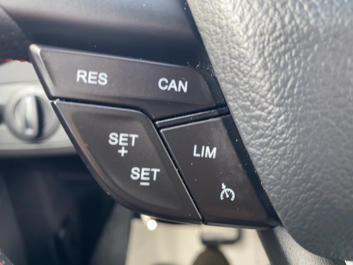 Ford Kuga 1.5 EcoBoost ST-Line AHK*NAVI*SHZ*SYNC*PDC