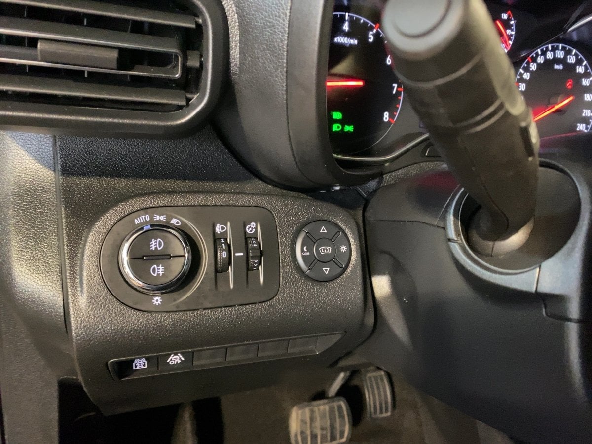 Opel Combo Life E 1.5 D Innovation CAM*LED*NAVI*SHZ