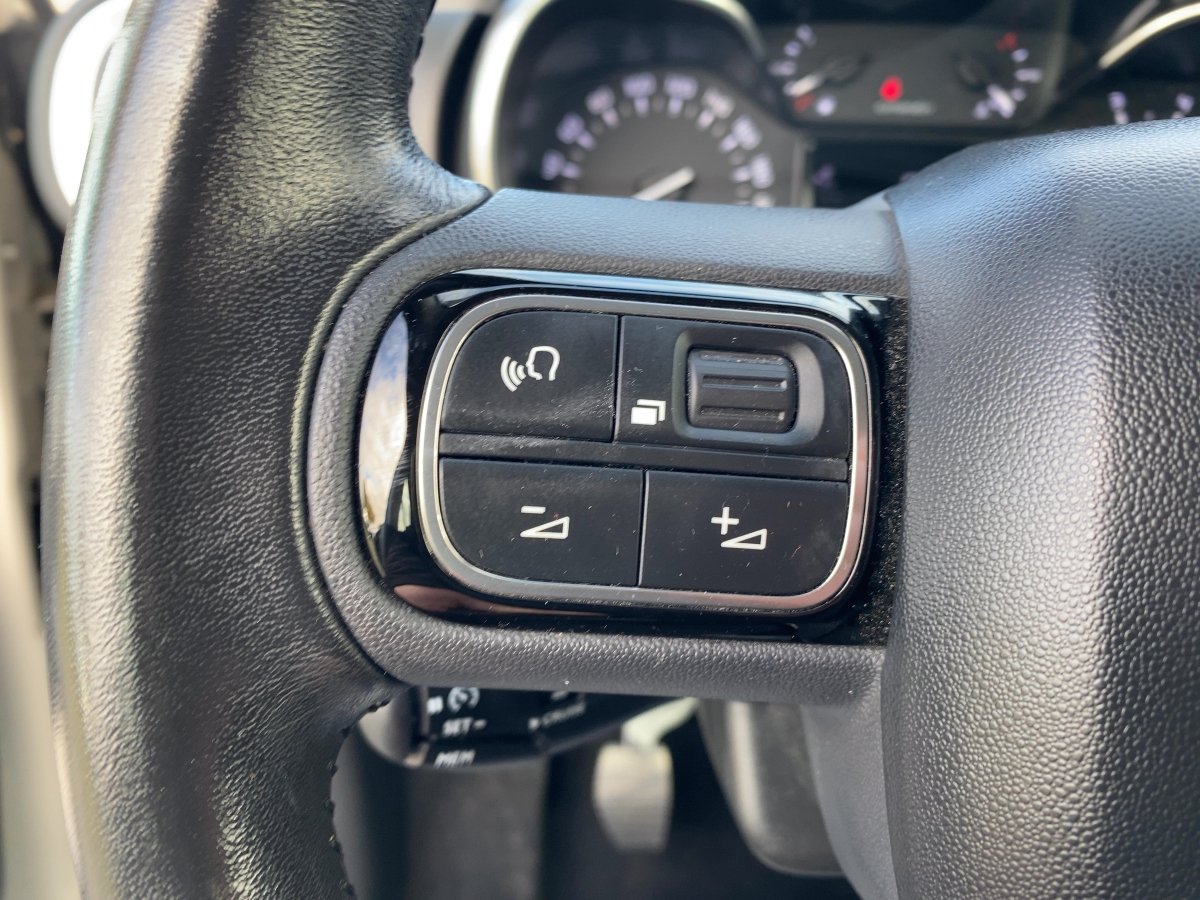 Citroen C3 1.2 PureTech Shine PDC*KlimaA*Tempomat