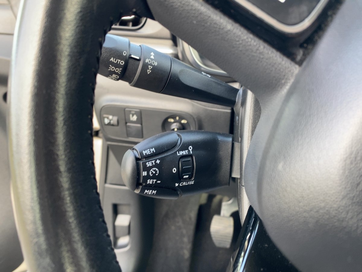 Citroen C3 1.2 PureTech Shine PDC*KlimaA*Tempomat