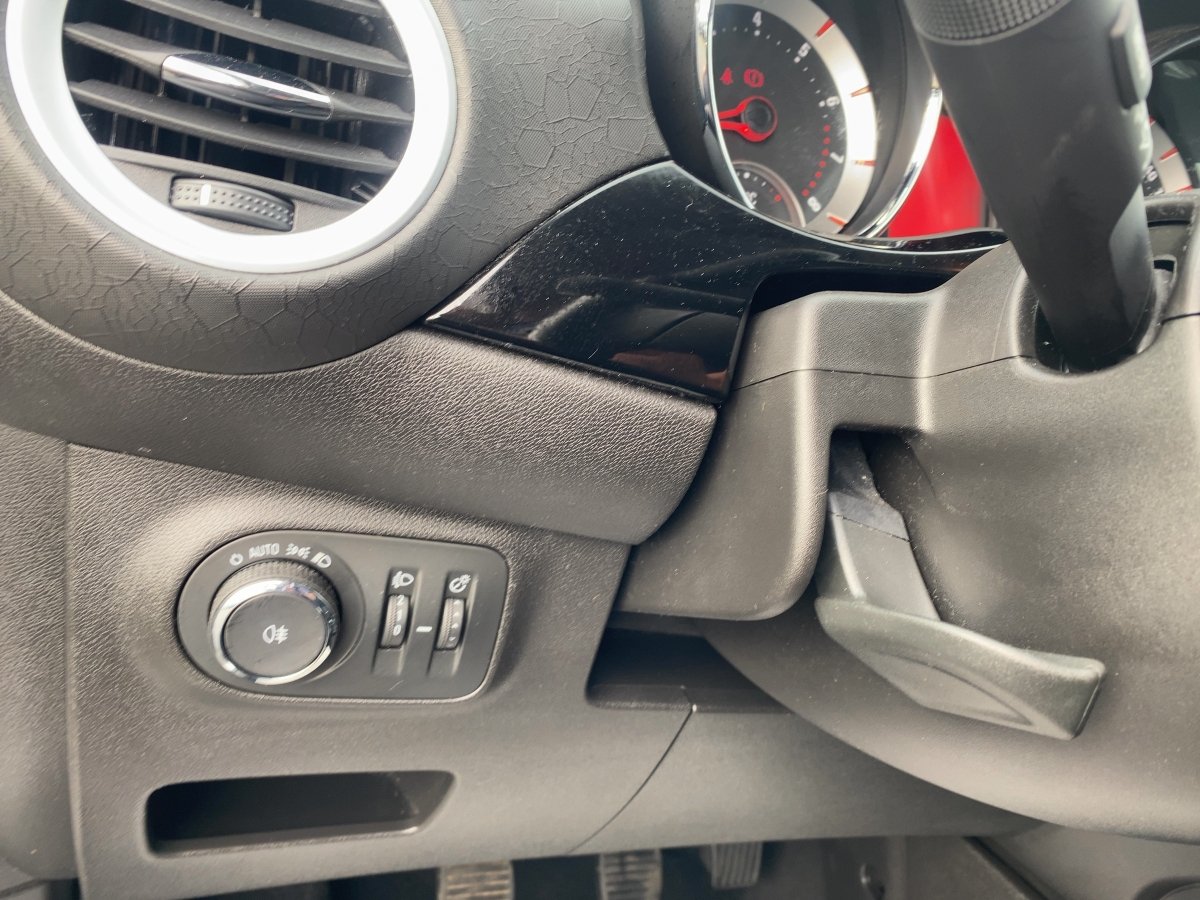 Opel Adam 1.4 120 Jahre LED*SHZ*KlimaA*LM*PDC*SHZ