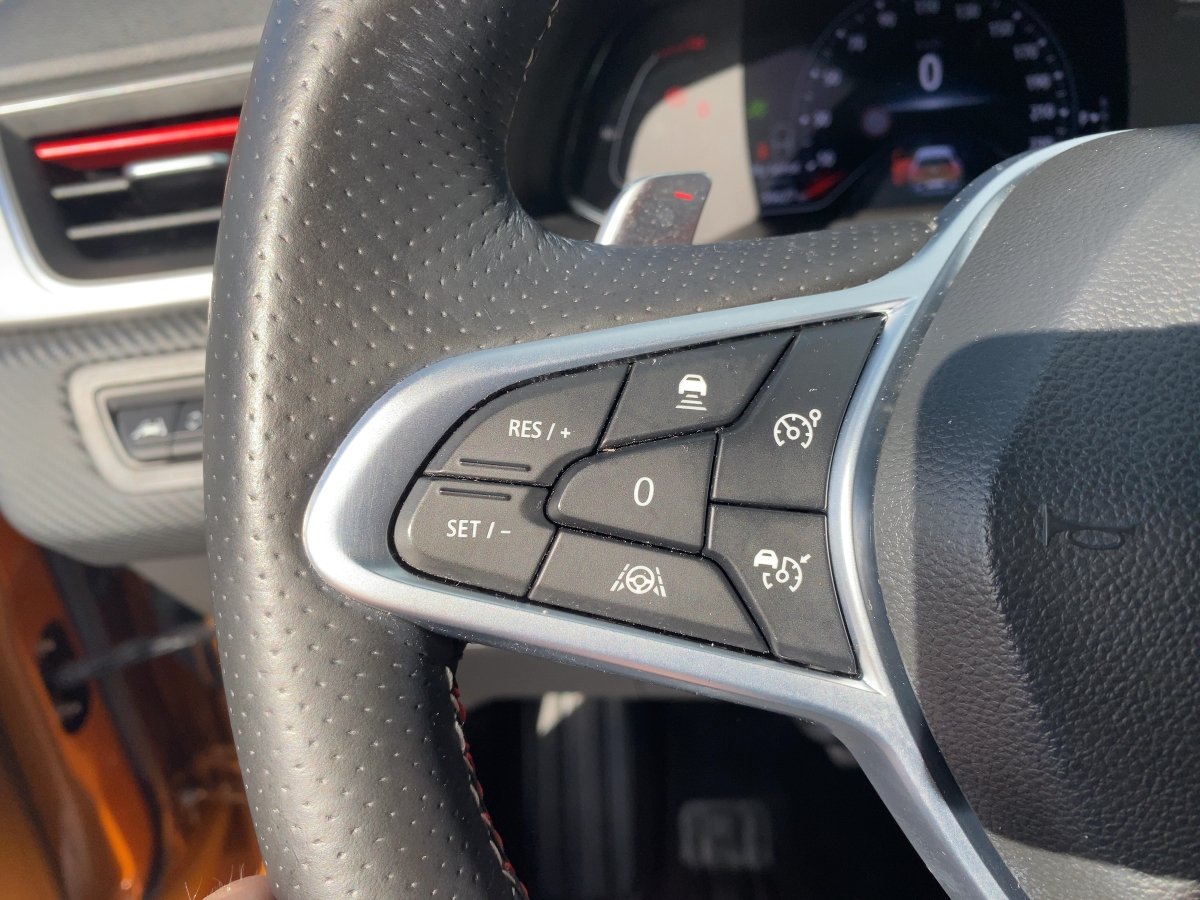 Renault Captur II 1.3 TCe 140 GPF R.S. Line LED*NAVI*SHZ