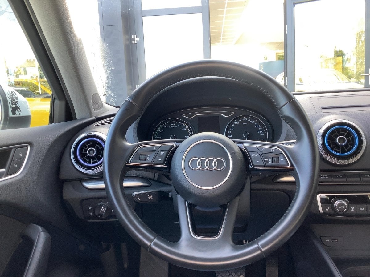 Audi A3 back 1.4 TFSI e-tron sport LED*NAVI*SHZ*PDC
