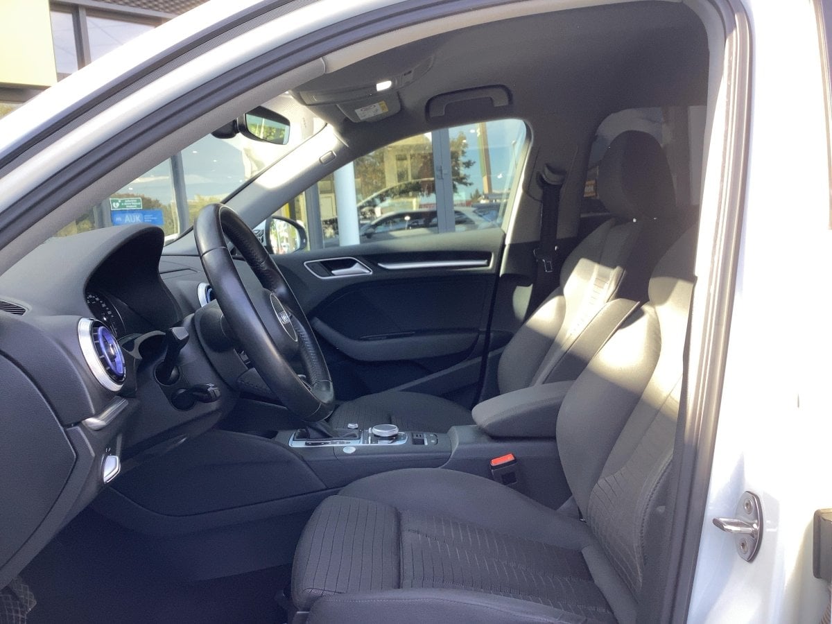 Audi A3 back 1.4 TFSI e-tron sport LED*NAVI*SHZ*PDC