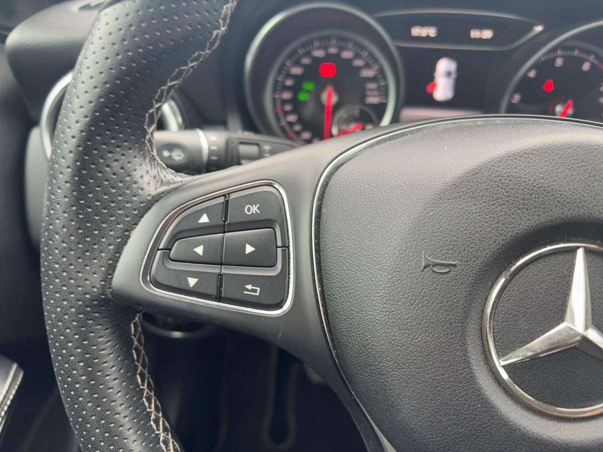 Mercedes-Benz GLA 180 Urban *AHK*Navi*Kamera*Night-Paket*
