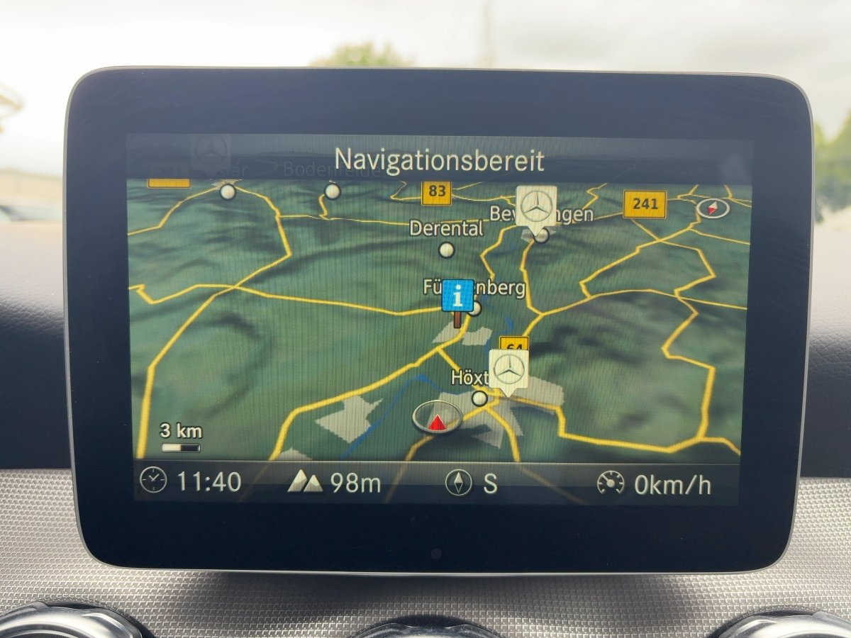 Mercedes-Benz GLA 180 Urban *AHK*Navi*Kamera*Night-Paket*