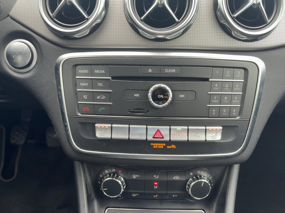 Mercedes-Benz GLA 180 Urban *AHK*Navi*Kamera*Night-Paket*