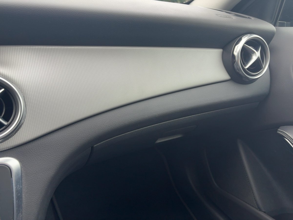 Mercedes-Benz GLA 180 Urban *AHK*Navi*Kamera*Night-Paket*