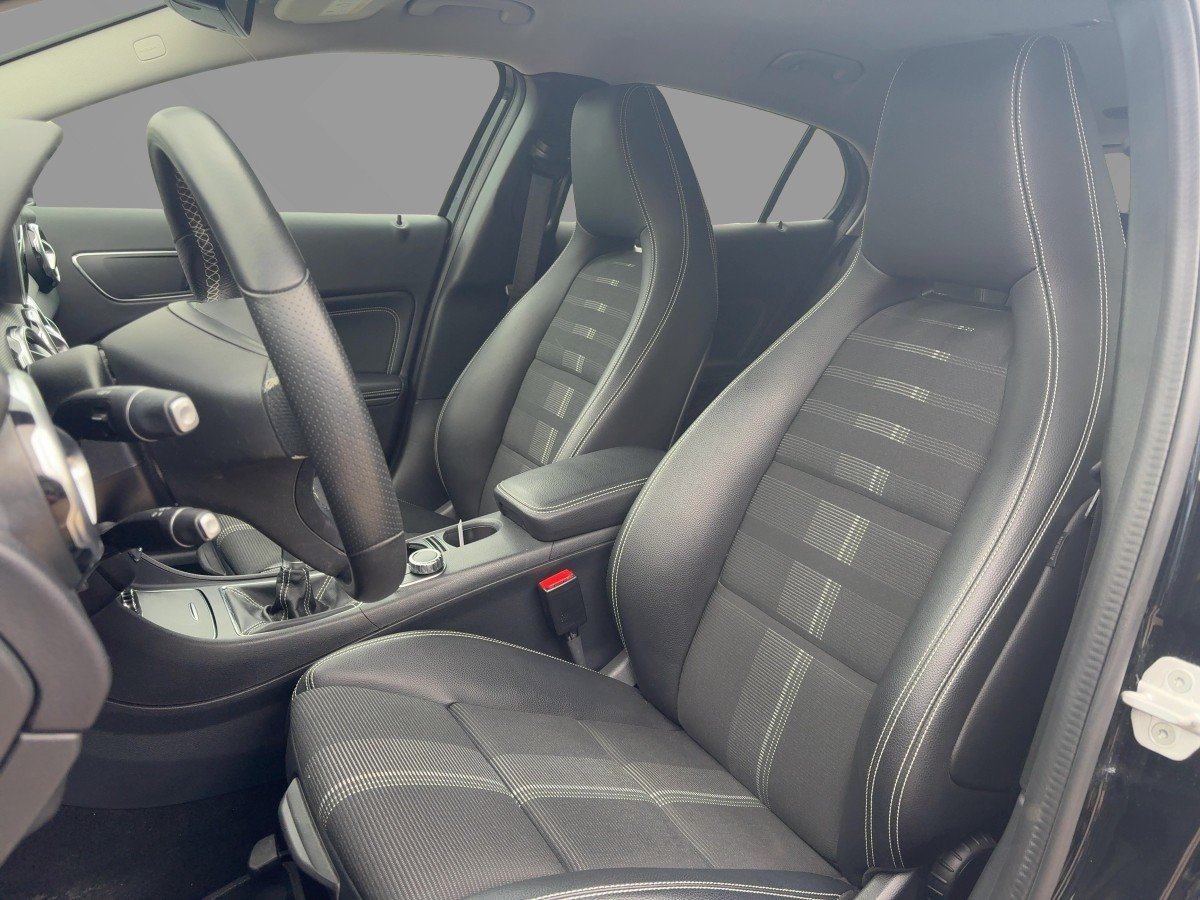 Mercedes-Benz GLA 180 Urban *AHK*Navi*Kamera*Night-Paket*