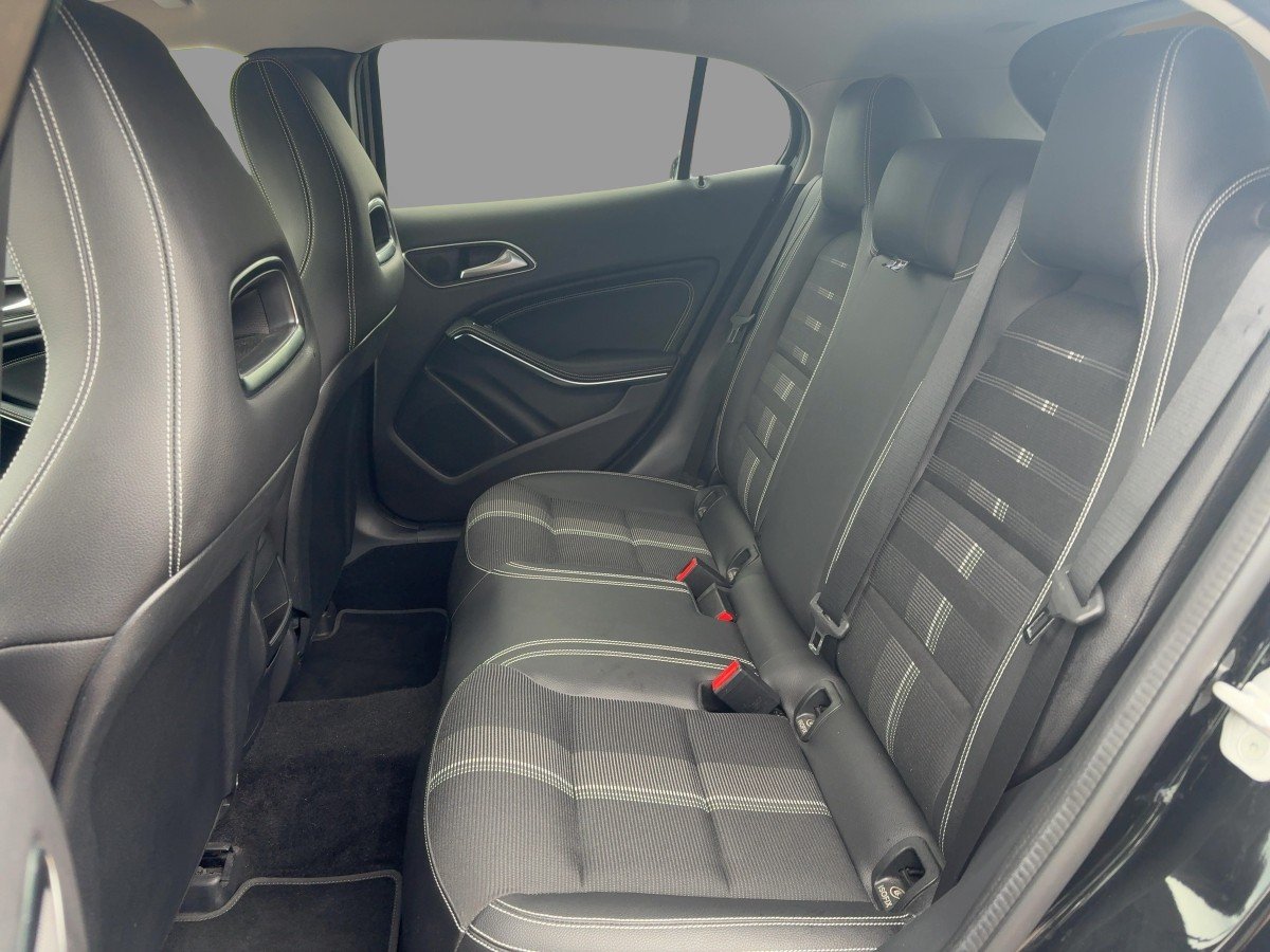 Mercedes-Benz GLA 180 Urban *AHK*Navi*Kamera*Night-Paket*