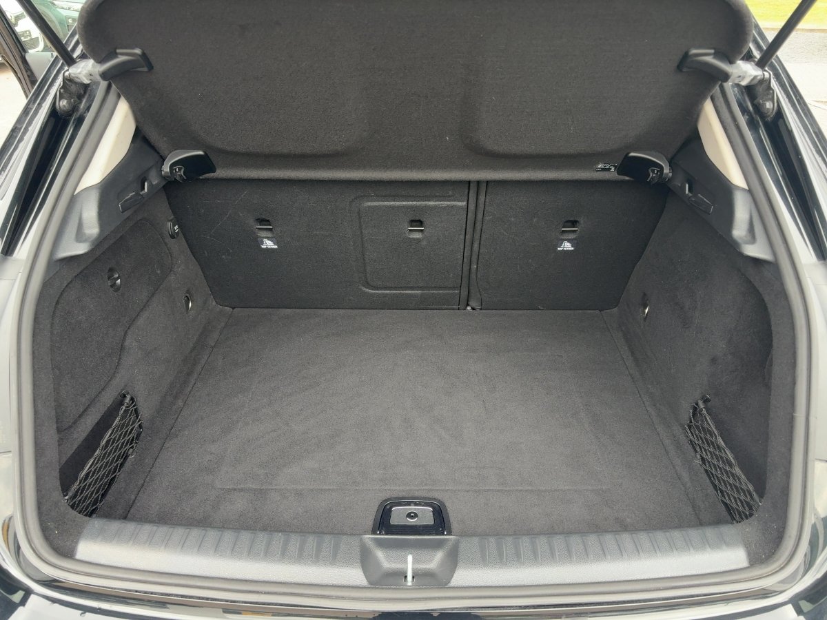 Mercedes-Benz GLA 180 Urban *AHK*Navi*Kamera*Night-Paket*