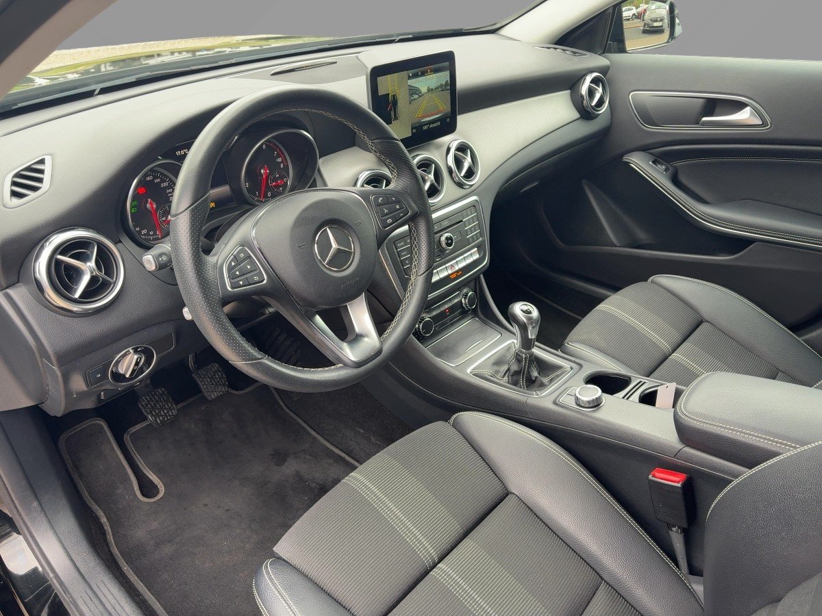 Mercedes-Benz GLA 180 Urban *AHK*Navi*Kamera*Night-Paket*