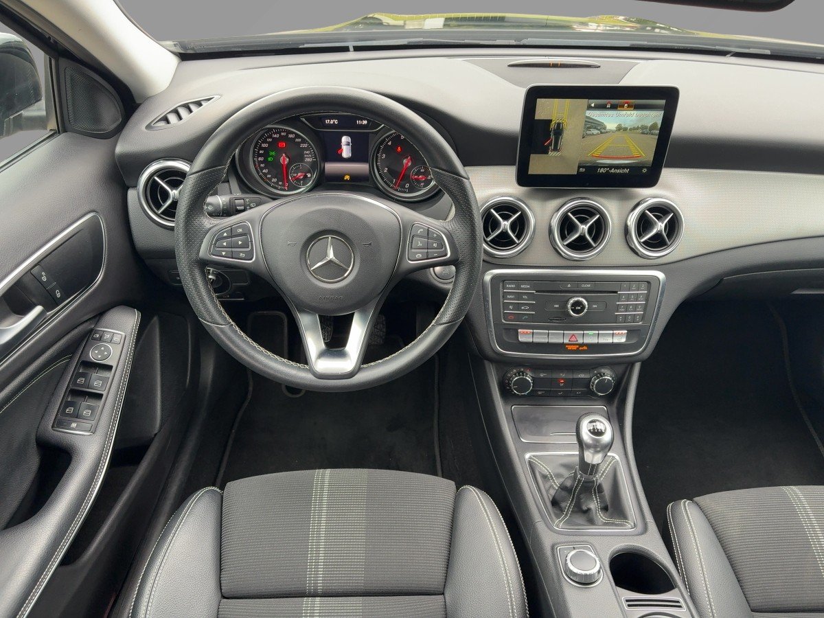 Mercedes-Benz GLA 180 Urban *AHK*Navi*Kamera*Night-Paket*
