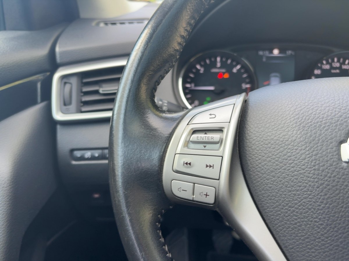 Nissan Qashqai 1.6 dCi Tekna CAM*LED*NAVI*SHZ*PDC*LED