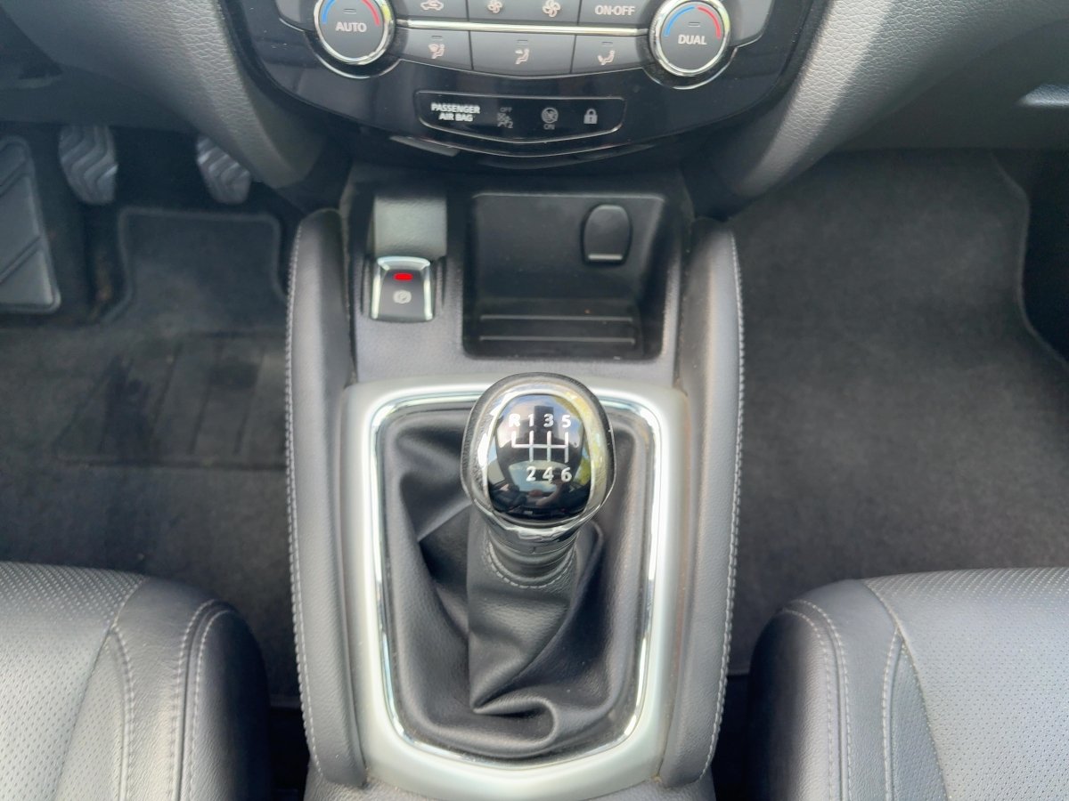 Nissan Qashqai 1.6 dCi Tekna CAM*LED*NAVI*SHZ*PDC*LED