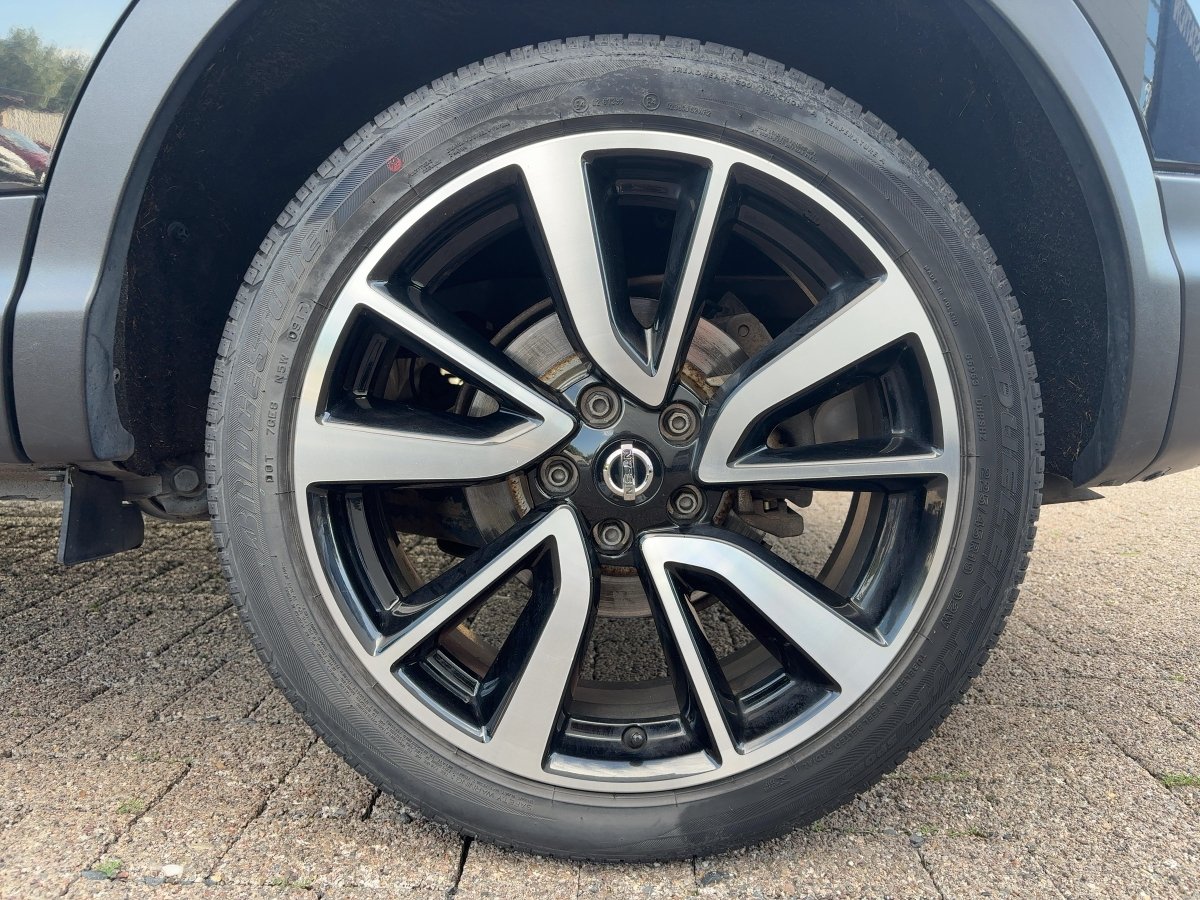 Nissan Qashqai 1.6 dCi Tekna CAM*LED*NAVI*SHZ*PDC*LED