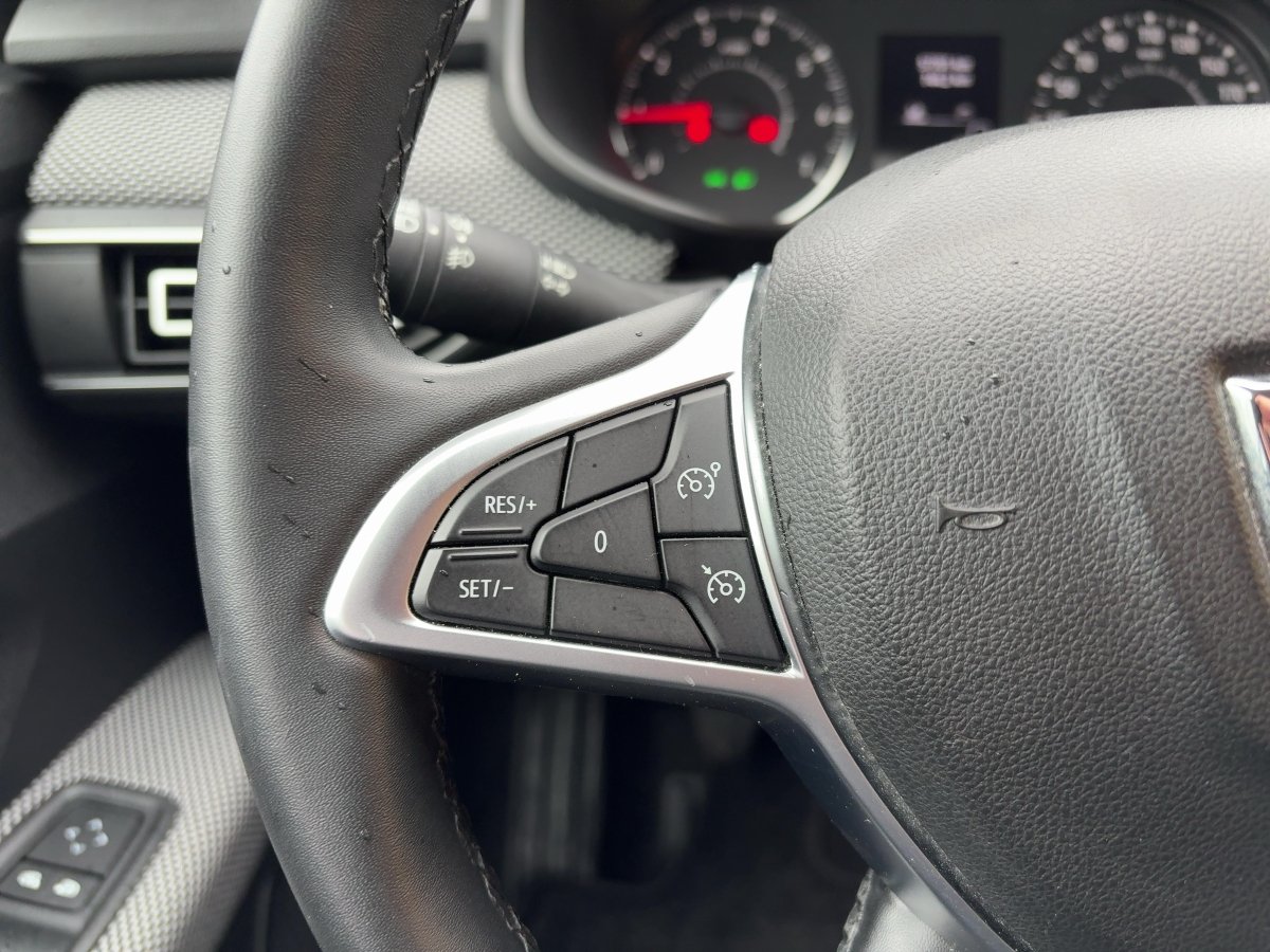Dacia Jogger TCe 100 ECO-G Comfort *AHK*CarPlay*Navi*