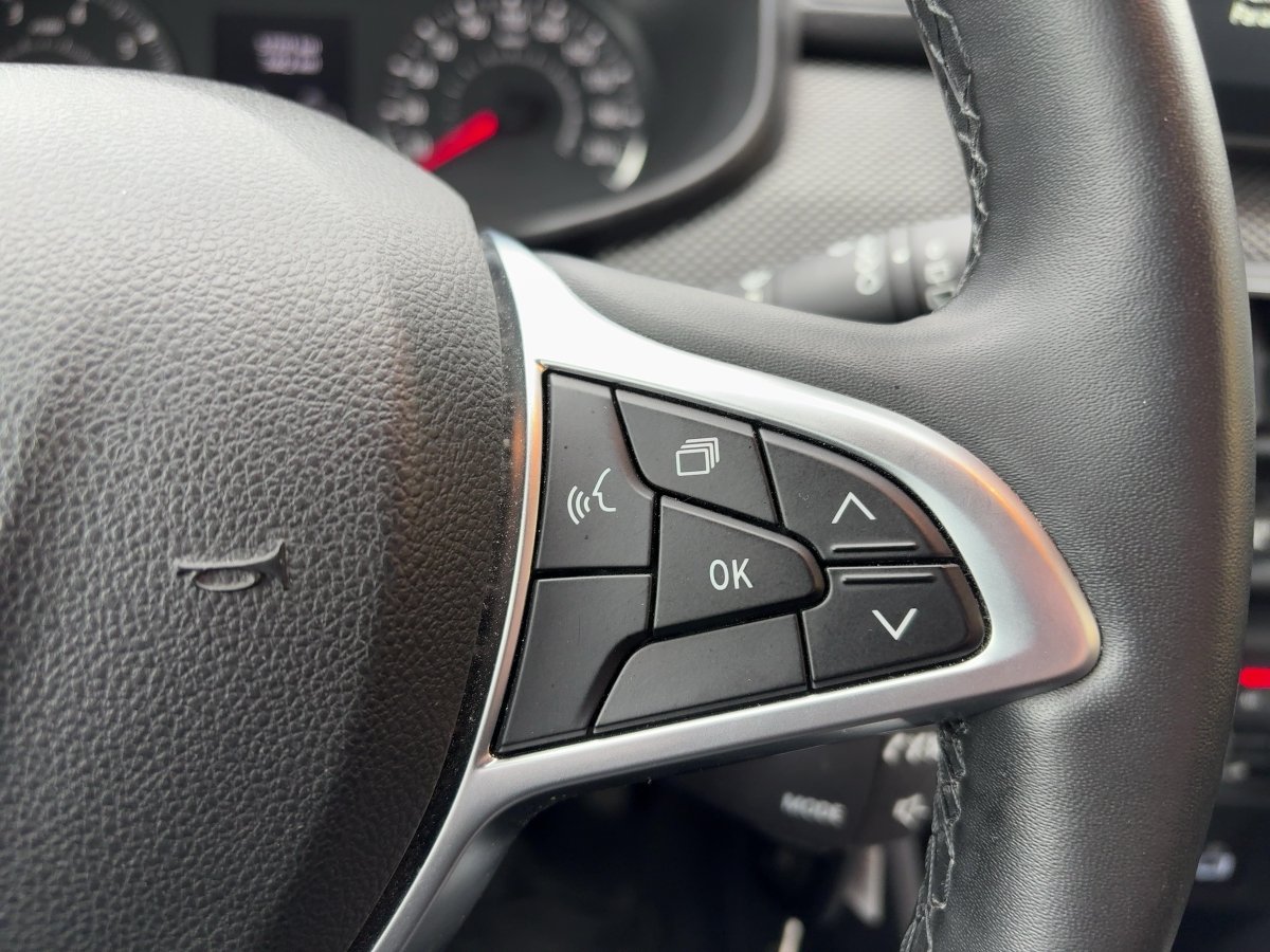 Dacia Jogger TCe 100 ECO-G Comfort *AHK*CarPlay*Navi*