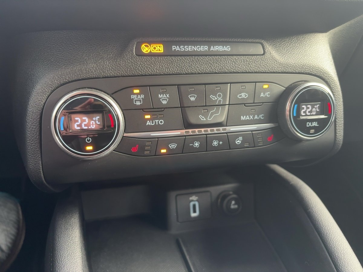 Ford Focus 1.5 EcoBoost Titanium LED*NAVI*SHZ*SYNC*LM