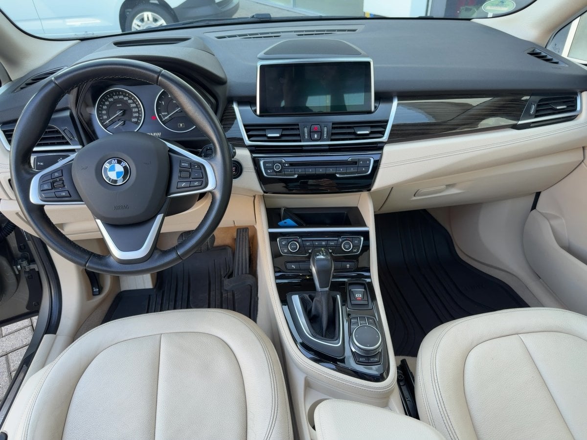 BMW 220d Active Tourer xDrive Luxury Line AHK*CAM*SD