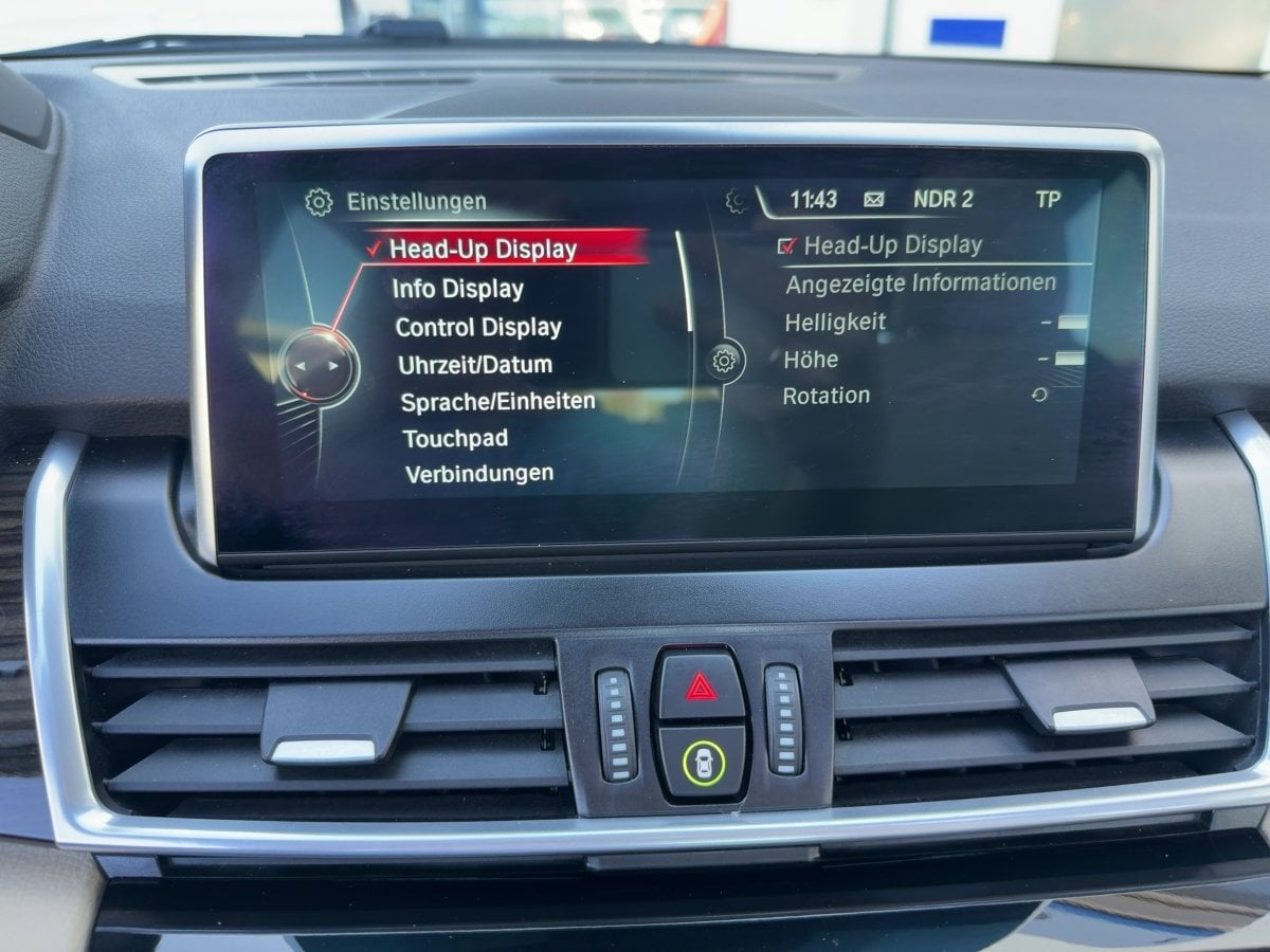 BMW 220d Active Tourer xDrive Luxury Line AHK*CAM*SD