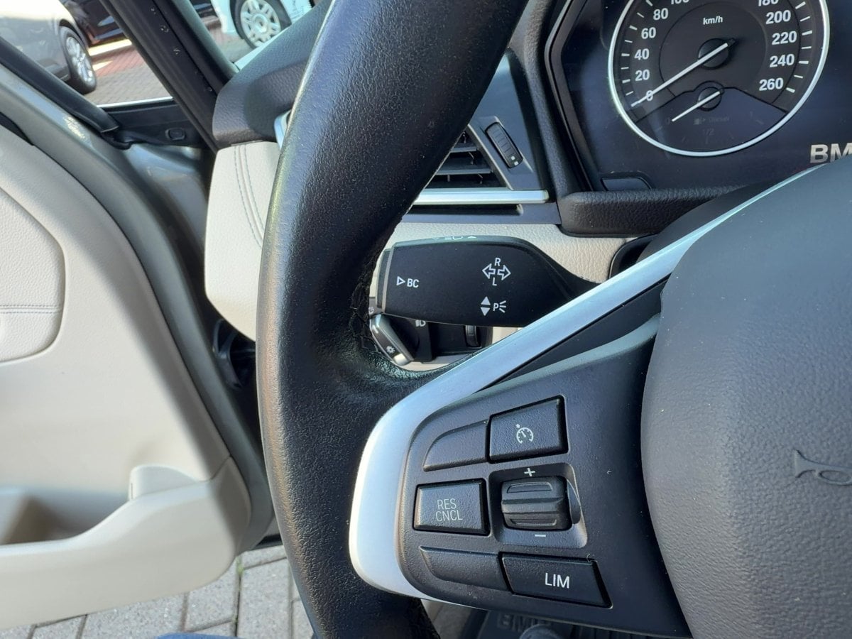 BMW 220d Active Tourer xDrive Luxury Line AHK*CAM*SD