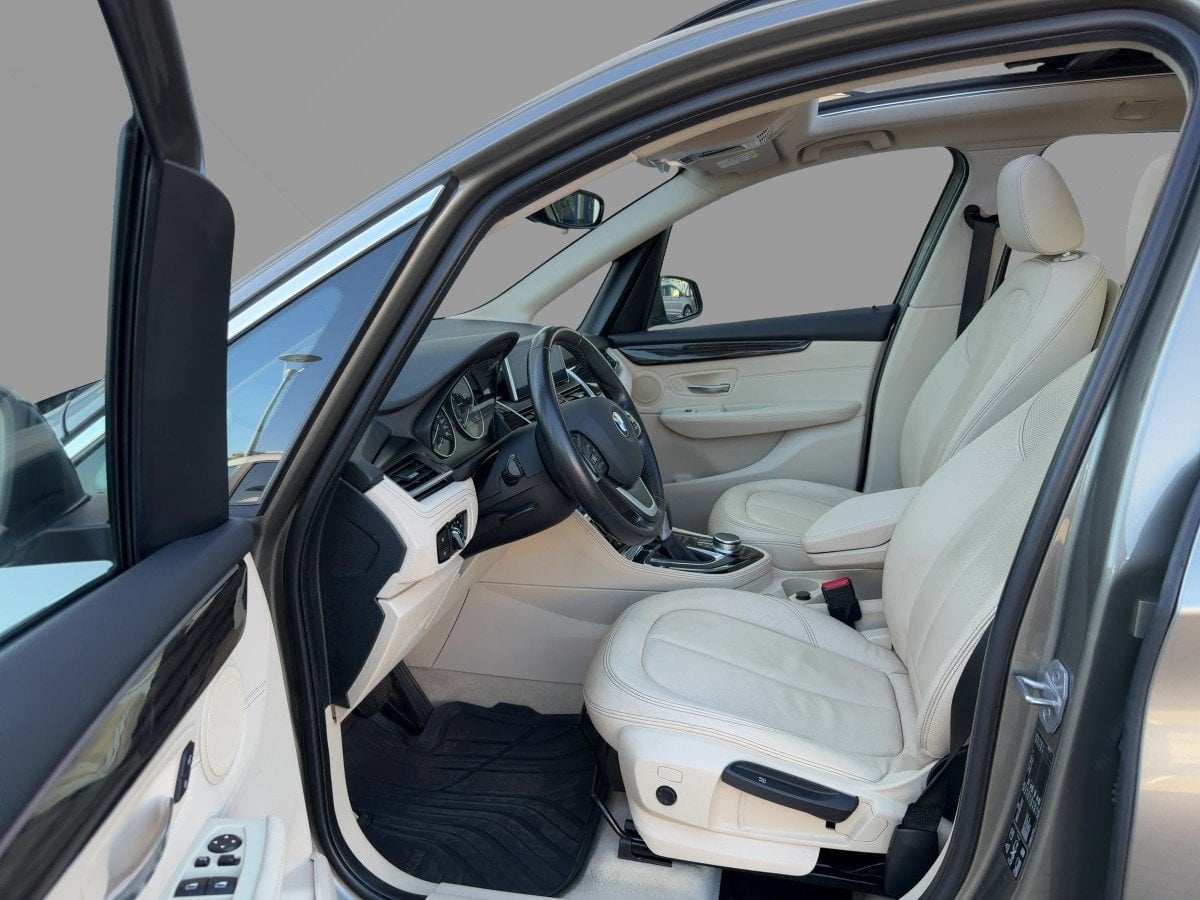 BMW 220d Active Tourer xDrive Luxury Line AHK*CAM*SD