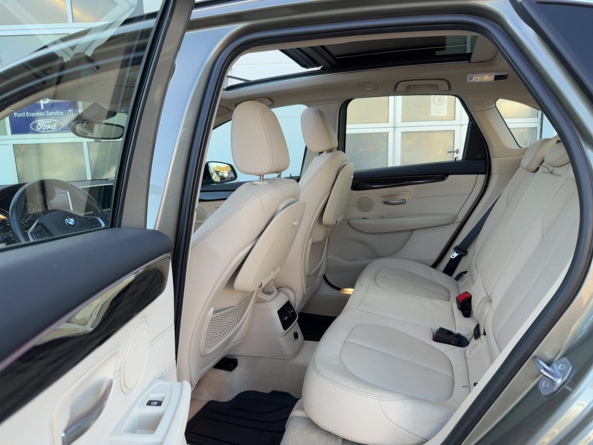 BMW 220d Active Tourer xDrive Luxury Line AHK*CAM*SD