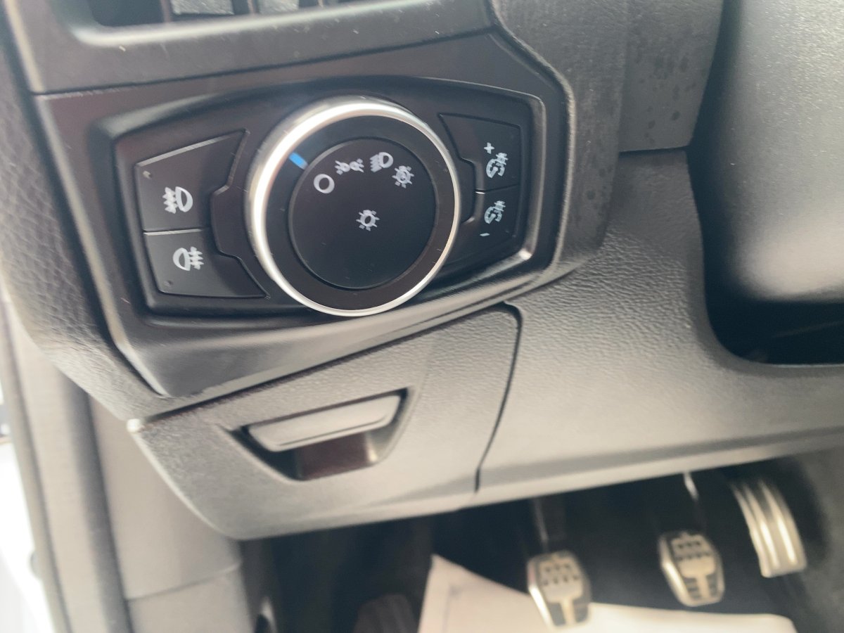 Ford Focus Turnier 2.0 EcoBoost CAM*LED*NAVI*SHZ*SYNC