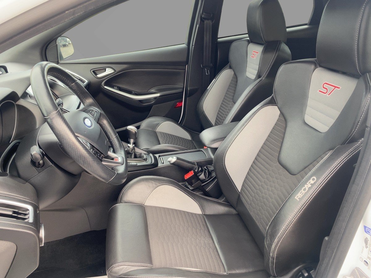 Ford Focus Turnier 2.0 EcoBoost CAM*LED*NAVI*SHZ*SYNC