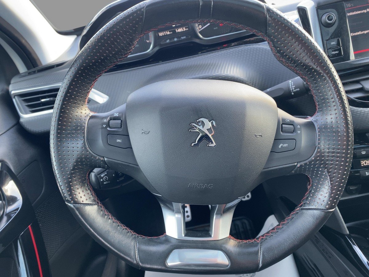 Peugeot 2008 1.2 PureTech 110 Allure CAM*NAVI*Pano*SHZ