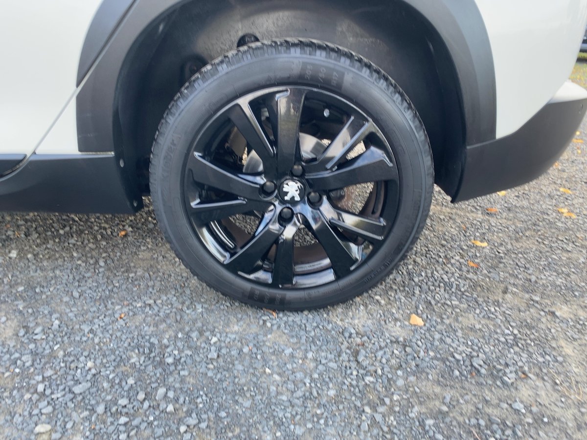 Peugeot 2008 1.2 PureTech 110 Allure CAM*NAVI*Pano*SHZ