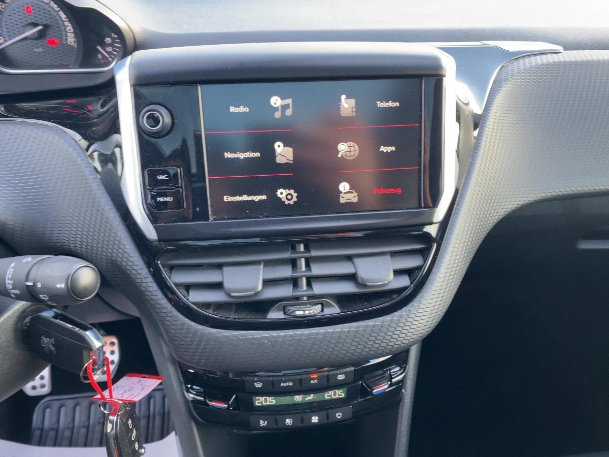 Peugeot 2008 1.2 PureTech 110 Allure CAM*NAVI*Pano*SHZ