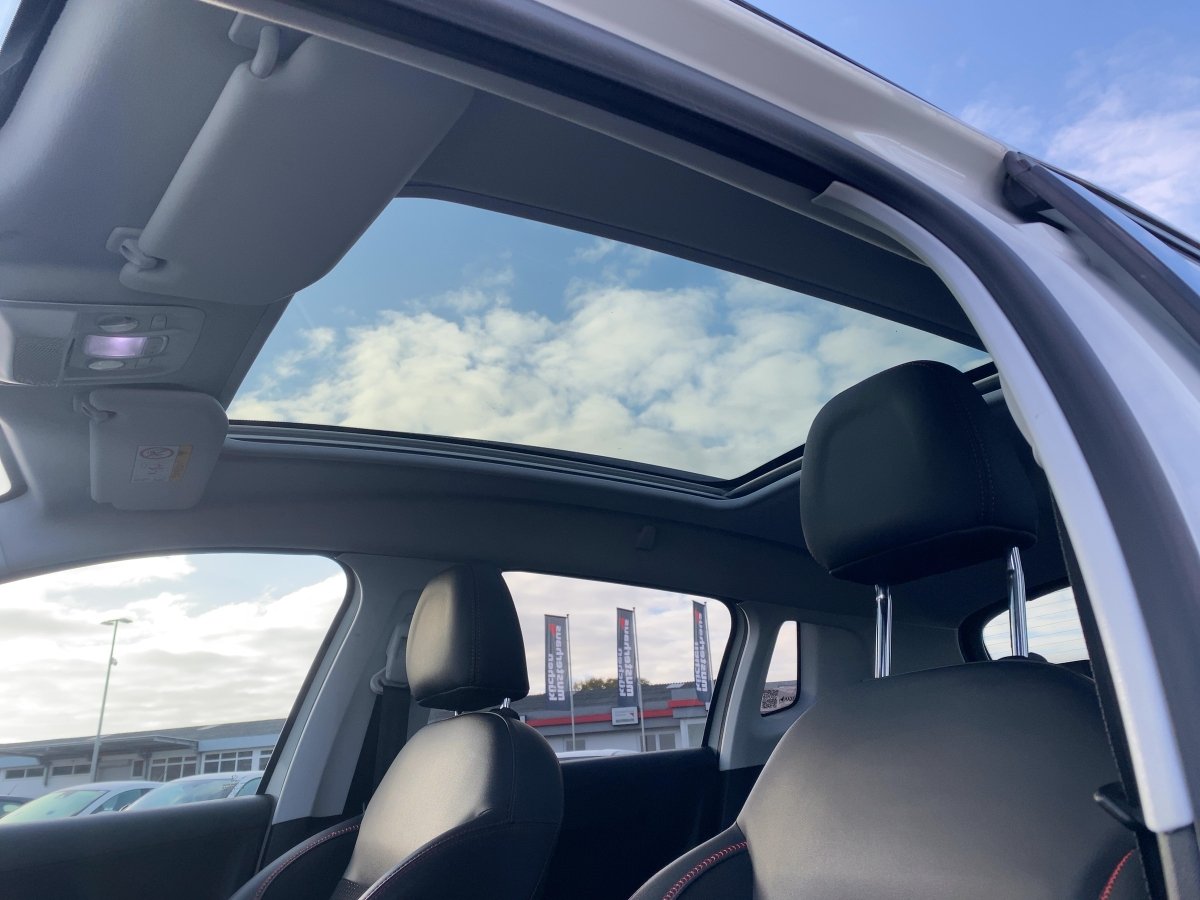 Peugeot 2008 1.2 PureTech 110 Allure CAM*NAVI*Pano*SHZ