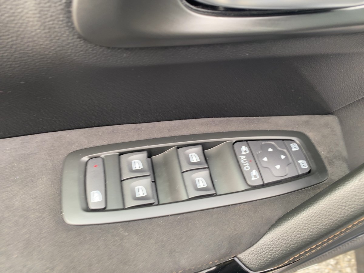 Renault Kadjar 1.3 TCe 140 GPF Black Edition CAM*LED*SHZ
