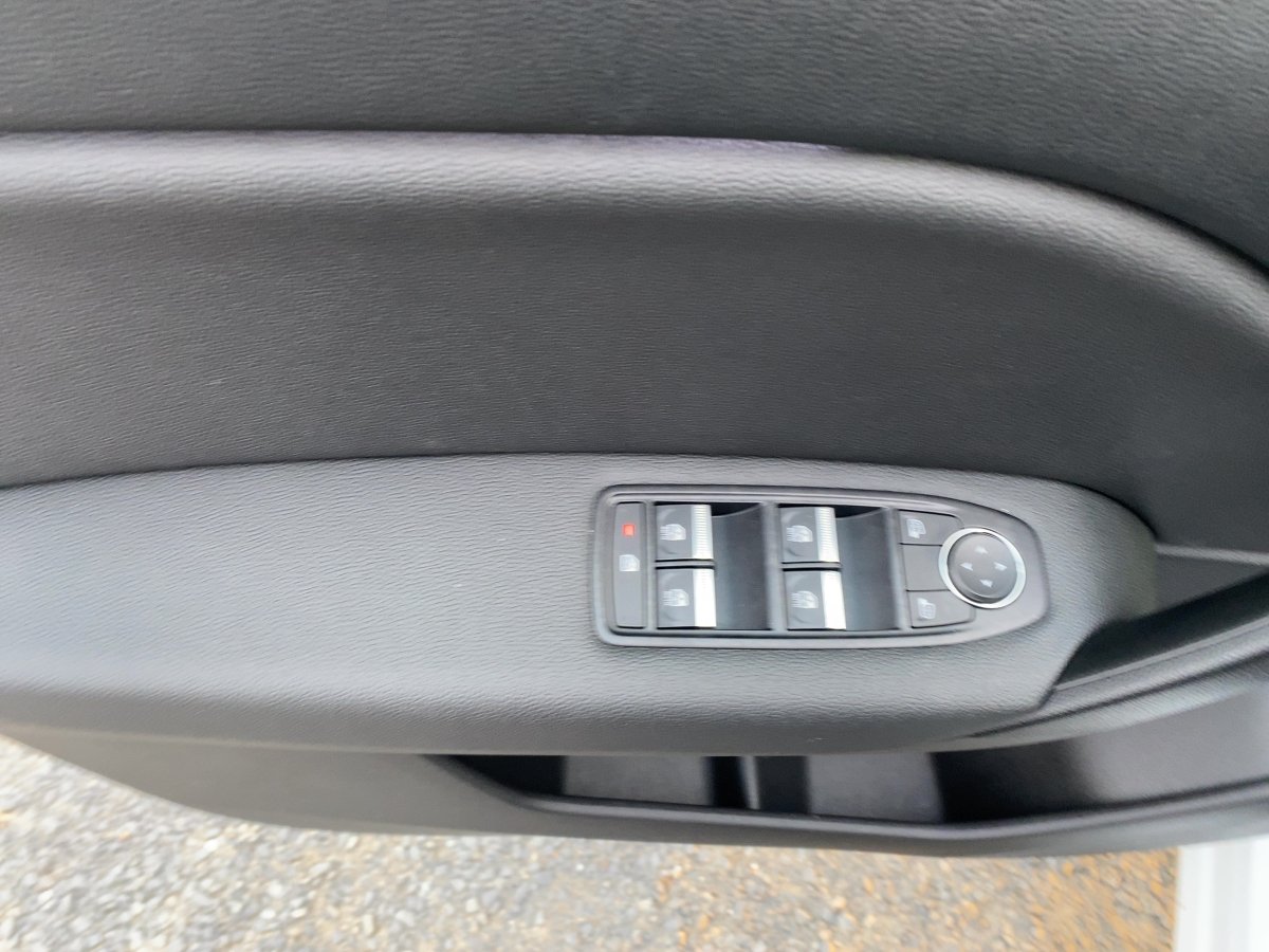 Renault Captur TCe 140 Techno *Navi*CarPlay*Kamera*