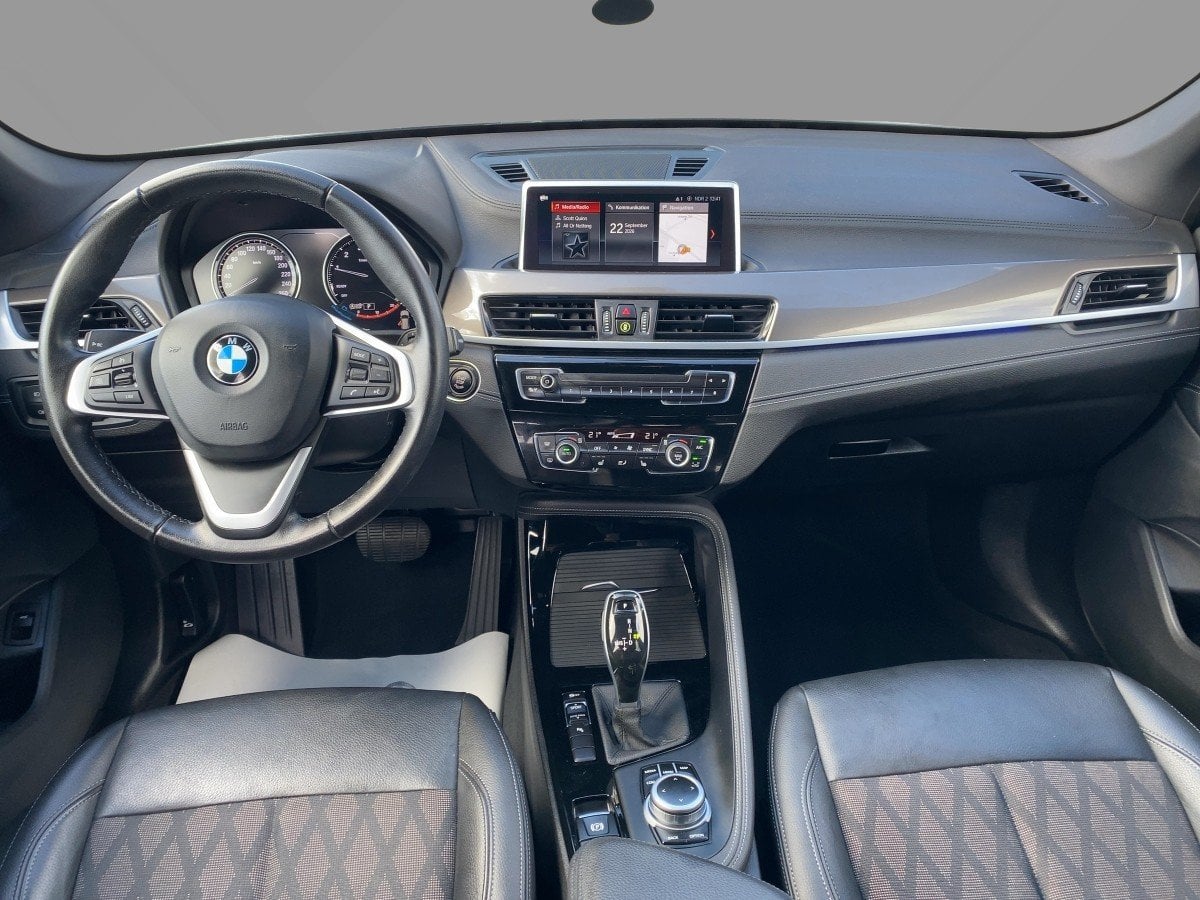 BMW X1 sDrive 18i  xLine CAM*LED*NAVI*SHZ*2xKlima*LM