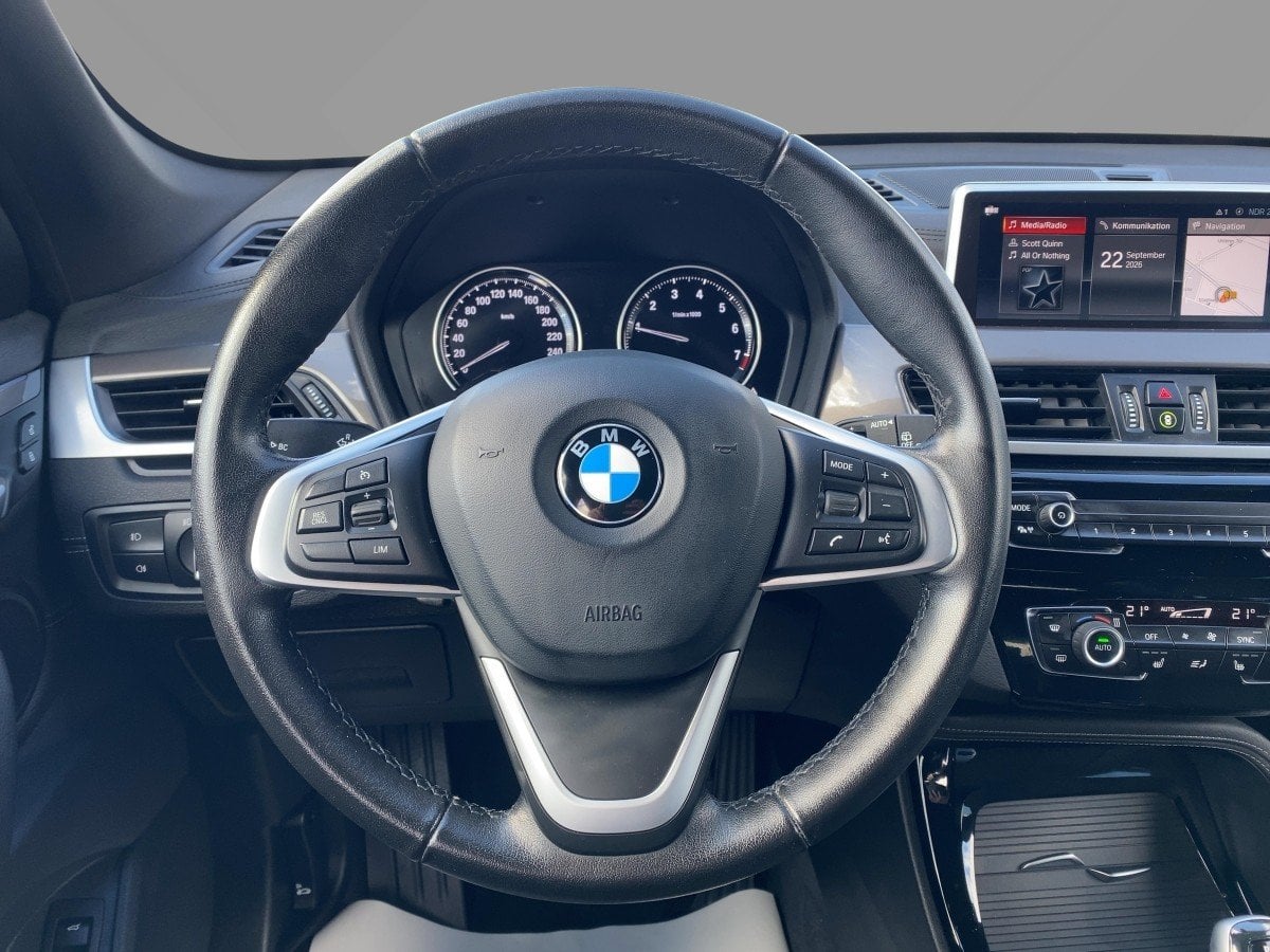 BMW X1 sDrive 18i  xLine CAM*LED*NAVI*SHZ*2xKlima*LM
