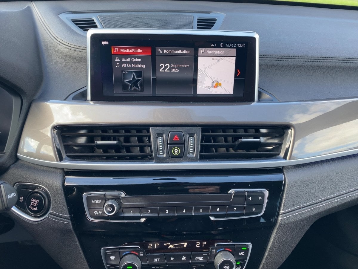 BMW X1 sDrive 18i  xLine CAM*LED*NAVI*SHZ*2xKlima*LM